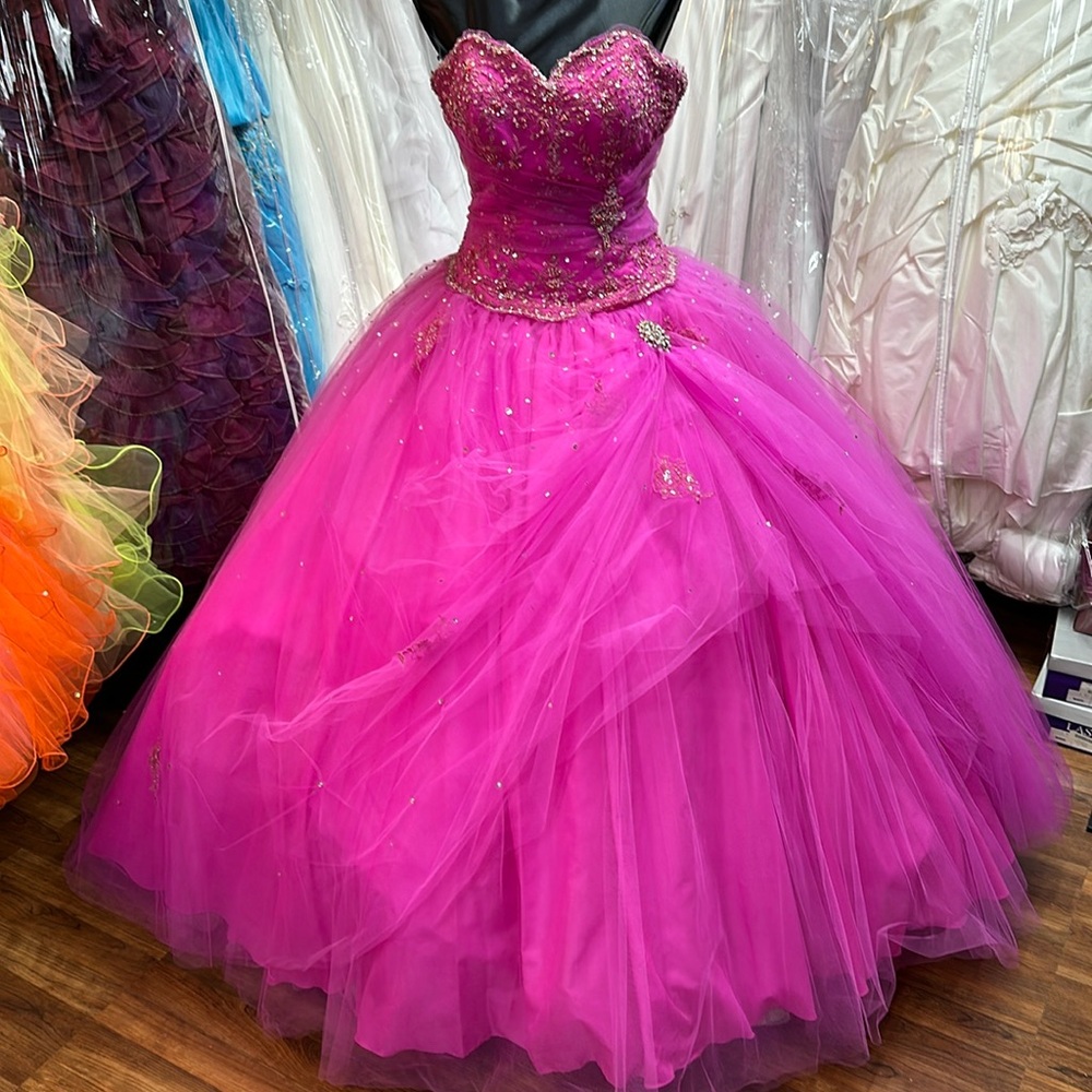 PRETTY QUINCEAÑERA GOWN